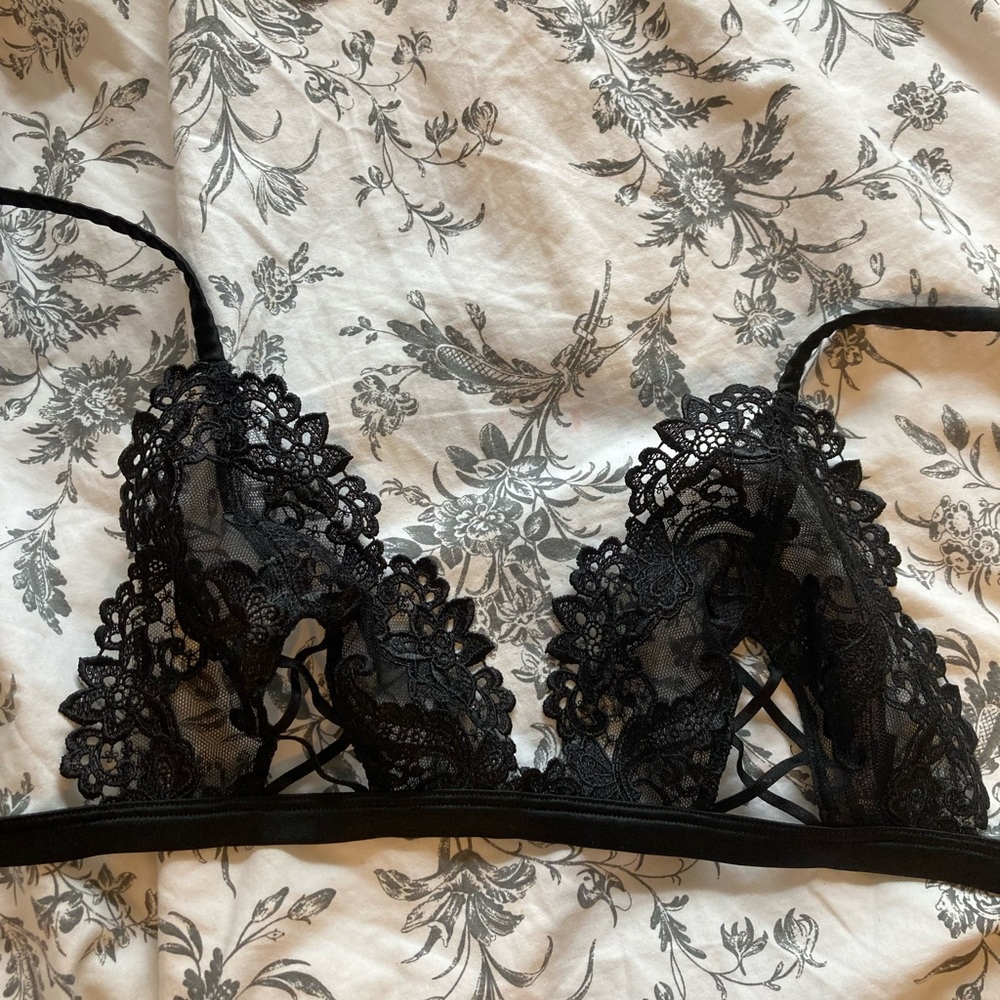 Victoria’s Secret “Very SexyL Lace Bra